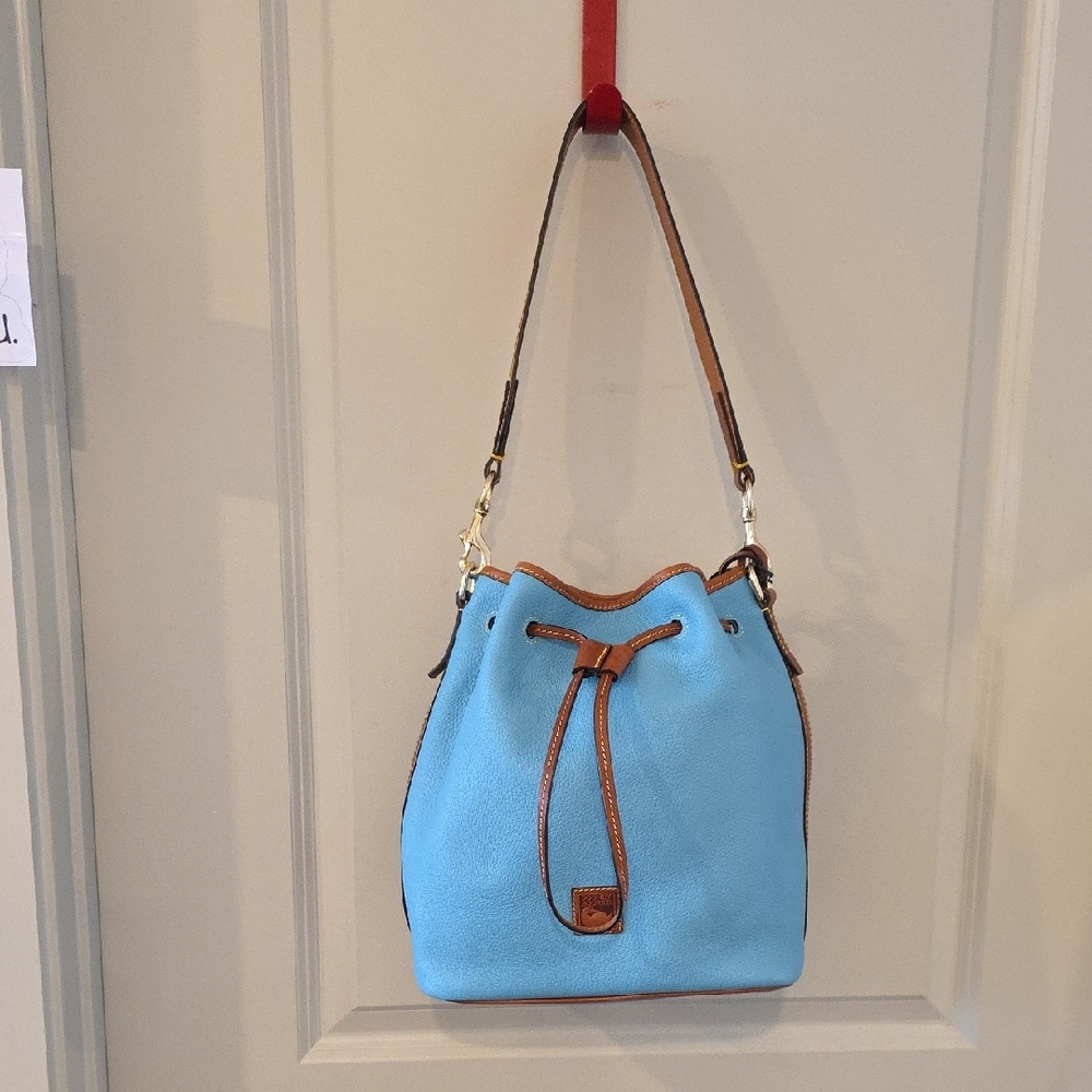 XL New Dooney & Bourke Blue and Tan Bucket Bag